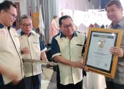Prabowo Subianto Terima Pin Emas dari Ketua Umum SMSI Firdaus,atas Dedikasinya Jaga Demokrasi
