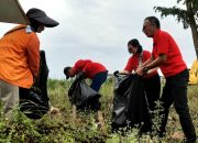 Peringati Hari Konservasi Alam Nasional 2024, DPC PDI Perjuangan Kota Batam Gelar Operasi Bersih Sampah Bersama Pemulung dan Petugas Kebersihan