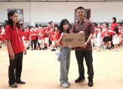 Tingkatkan Mutu Pendidikan di Sekolah Yehonala, Tan A Tie Salurkan Puluhan Laptop, Infocus dan Kamera