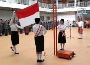 Jadi Pembina Upacara, Tan A Tie Ajak Pelajar Sekolah Yehonala Batam Ingat Jasa Para Pahlawan Kemerdekaan
